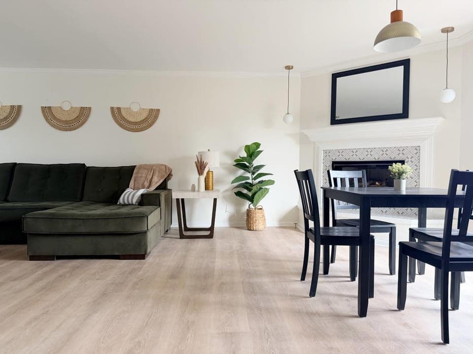 Shoreham Luxe Vibrant 4BR 2,5BA with Waterfront Apartment in Evansville