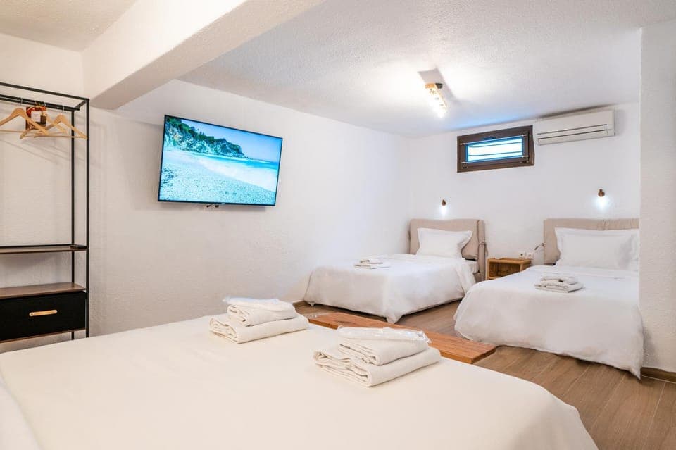 Property building, Living room, Bedroom