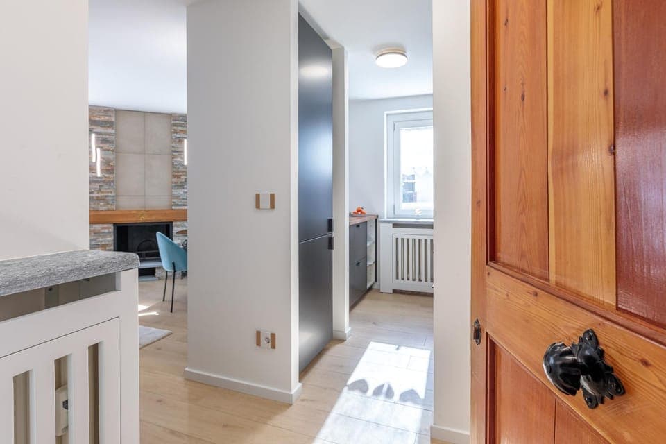 Kitchen or kitchenette, internet