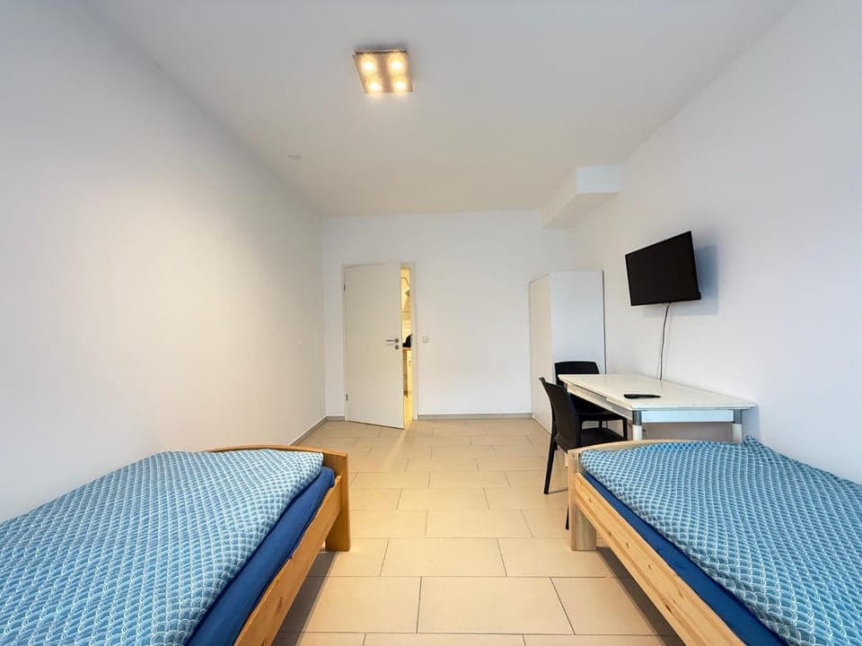 Bed, TV and multimedia, Bedroom