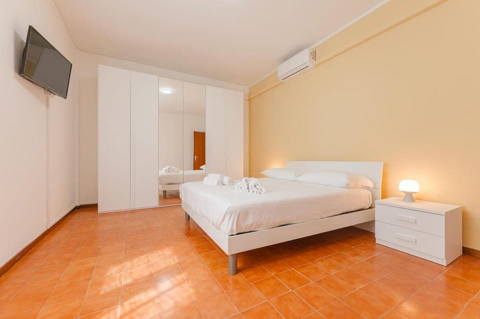 Bed, Photo of the whole room, Bedroom, towels, wardrobe