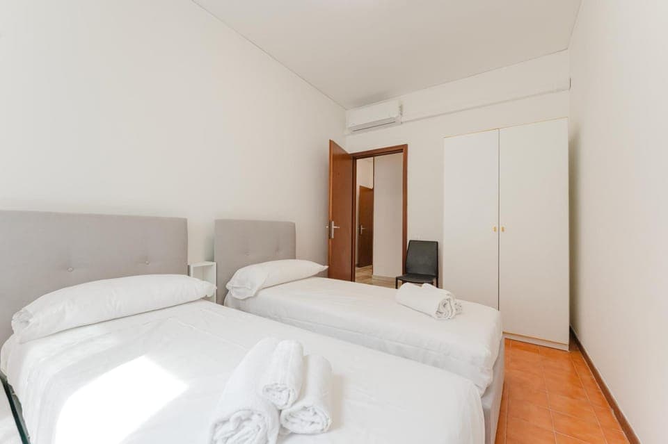 Bed, Photo of the whole room, Bedroom, towels, wardrobe