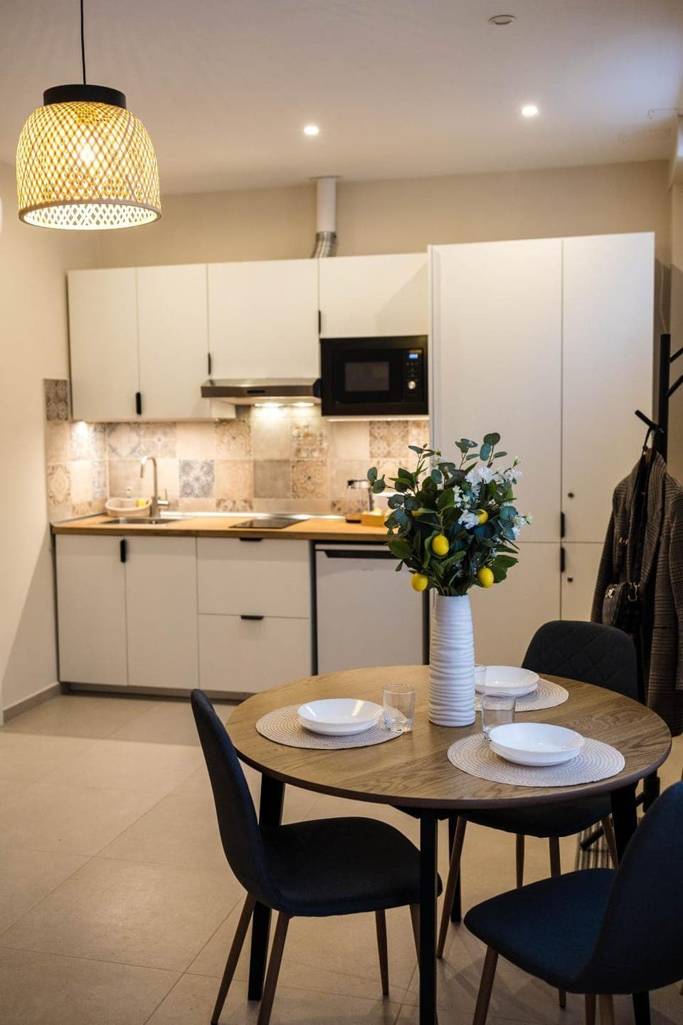 TV and multimedia, Kitchen or kitchenette, Dining area, internet, microwave, stove, toaster, air conditioner