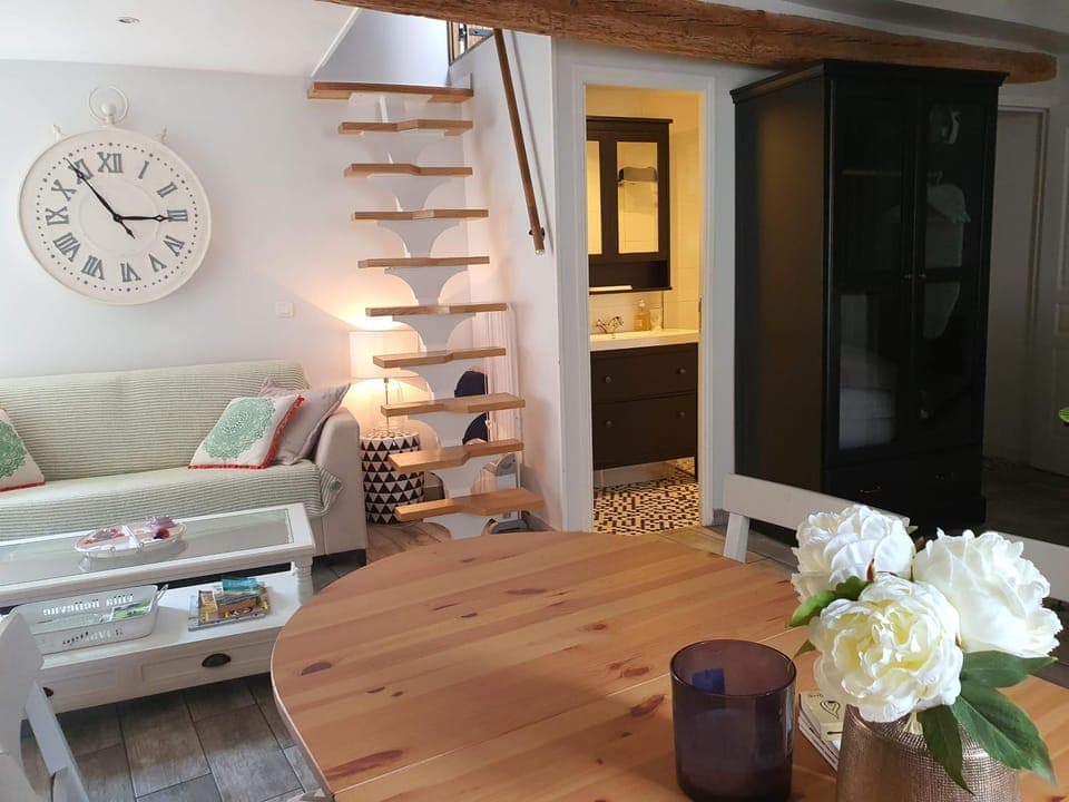 Shower, Living room, Dining area