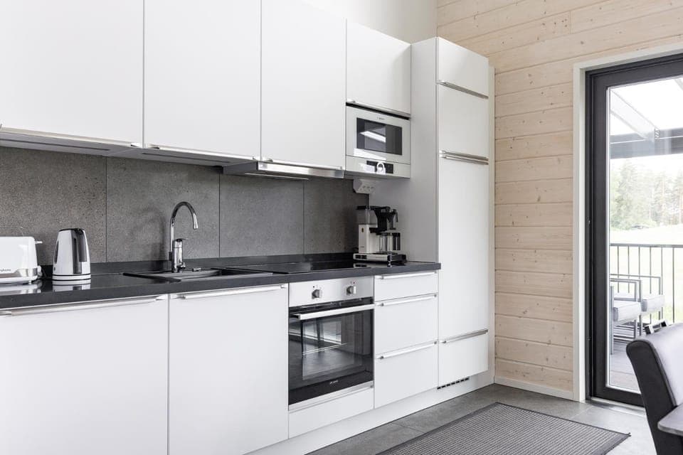 Coffee/tea facilities, Kitchen or kitchenette, dishwasher, oven, stove, toaster