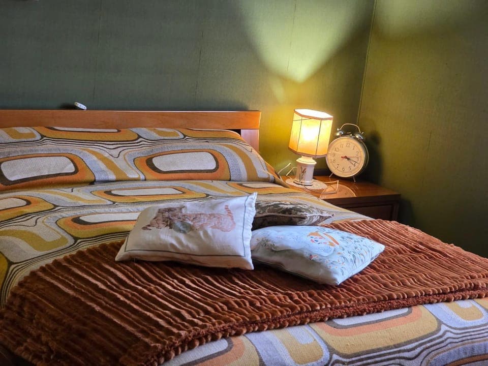 Bed, Photo of the whole room, Bedroom