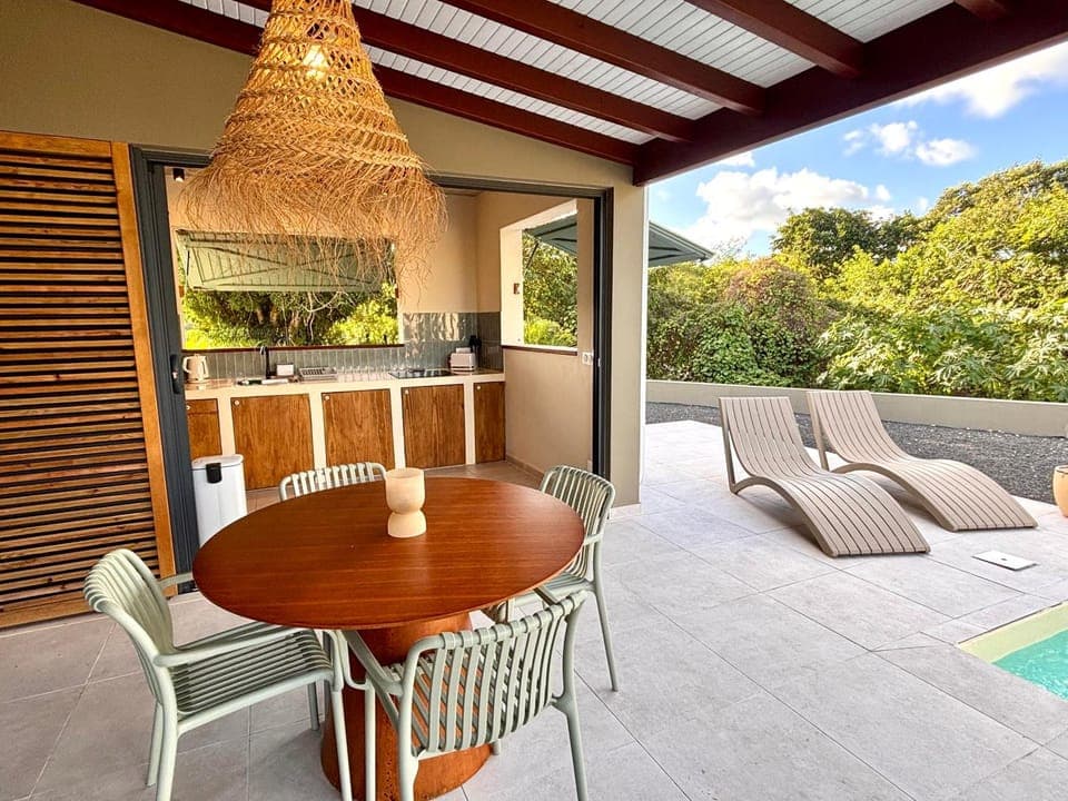 Casa L House in Les Abymes