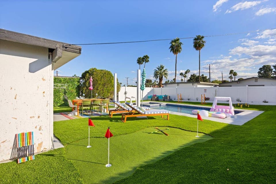 Desert Glow Getaway - Pool - Lounging - Backyard Games House in Palm Springs