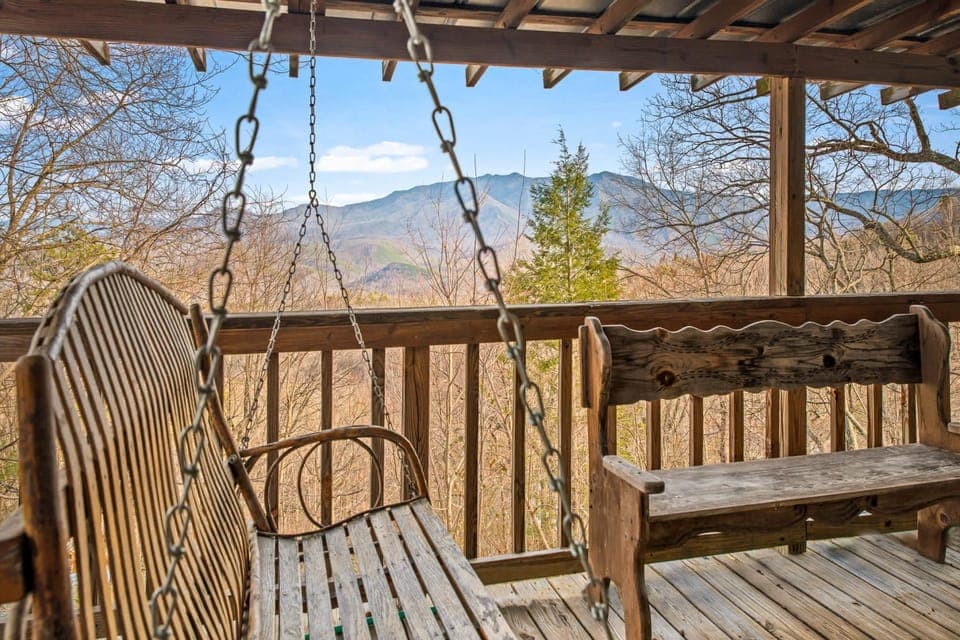 Skyline Ridge - Spectacular Views - Hot Tub - BBQ - Family Friendly House in Chalet Village