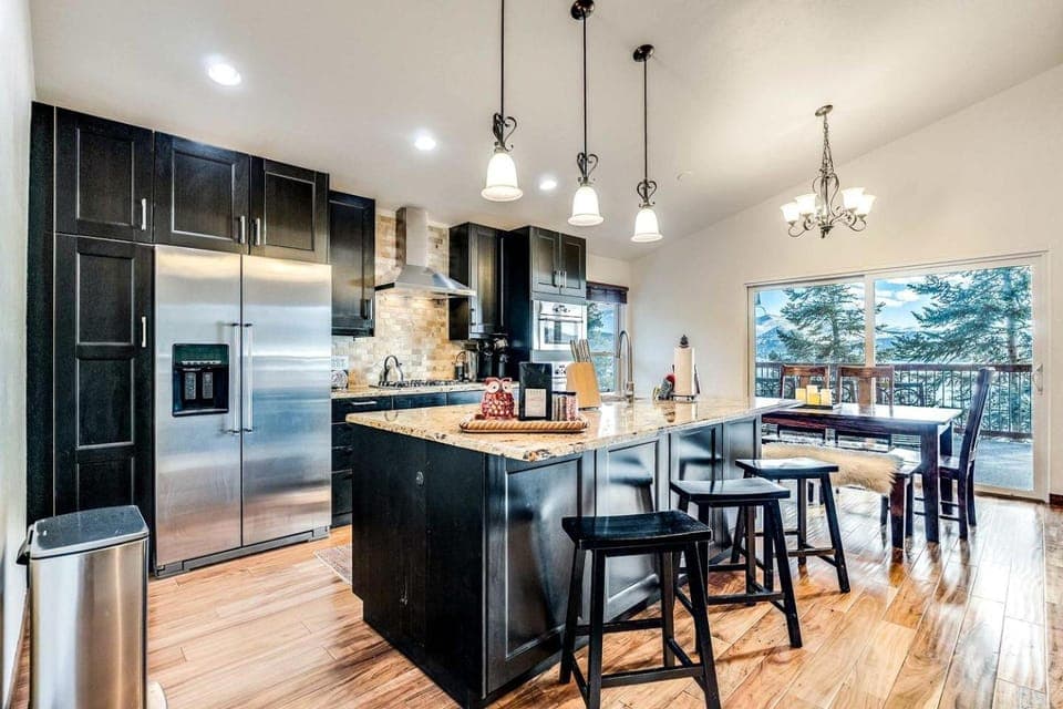 Serene Nordic-Inspired Lakeside Retreat with Panoramic Mountain Views Near Breckenridge, Dillon, Colorado House in Dillon