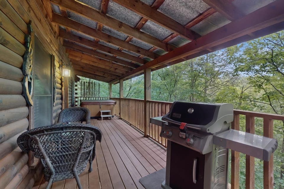 Serene Cabin Sleeps 4 Screened Porch Games Grill Cabin in Pigeon Forge