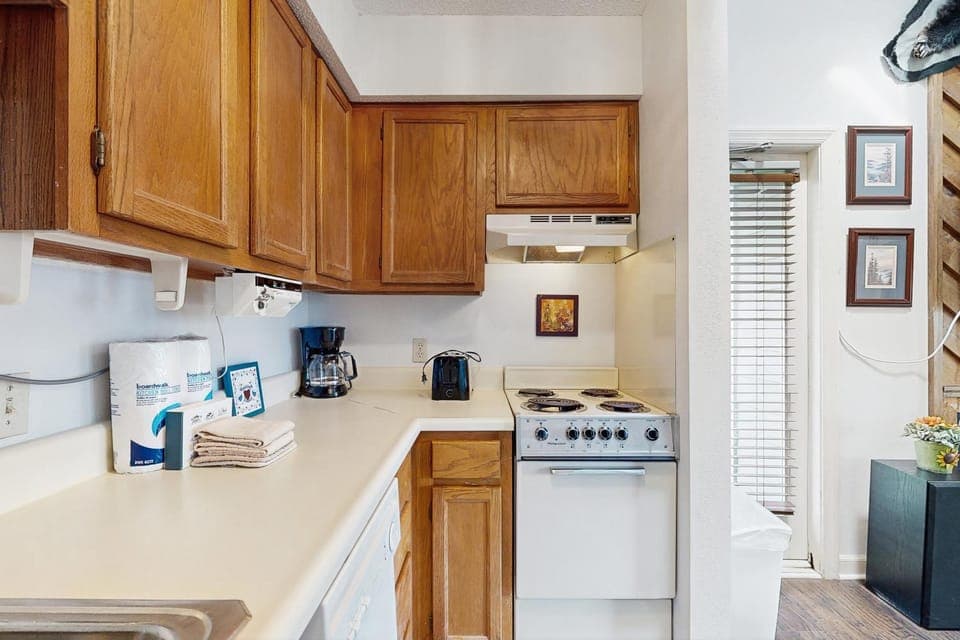 Cheerful Condo Sleeps 6 Near Gatlinburg Hot Tub House in Gatlinburg