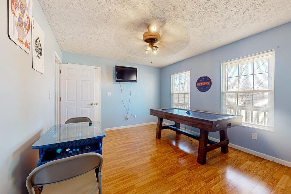 Spacious Home Free Ticket Games Jetted Tub Grill House in Douglas Lake