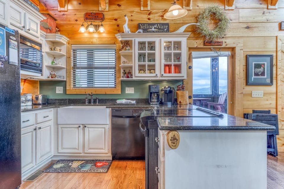 Mtn Getaway Sleeps 12 Spectacular Views Hot Tub House in Sevier County