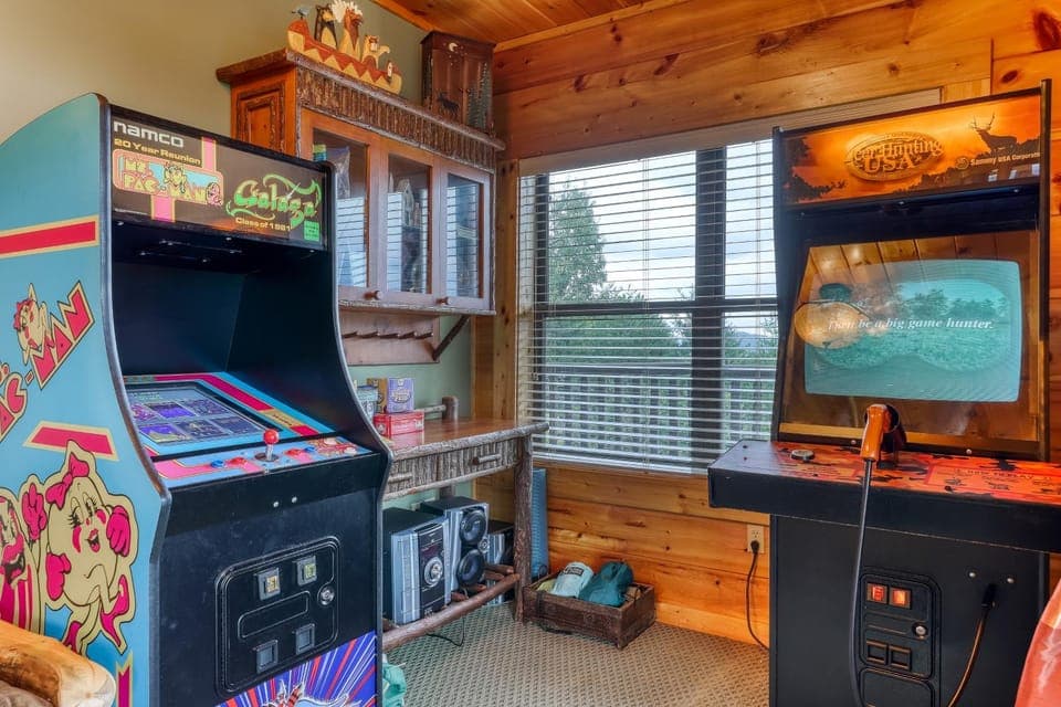 Mtn Getaway Sleeps 12 Spectacular Views Hot Tub House in Sevier County