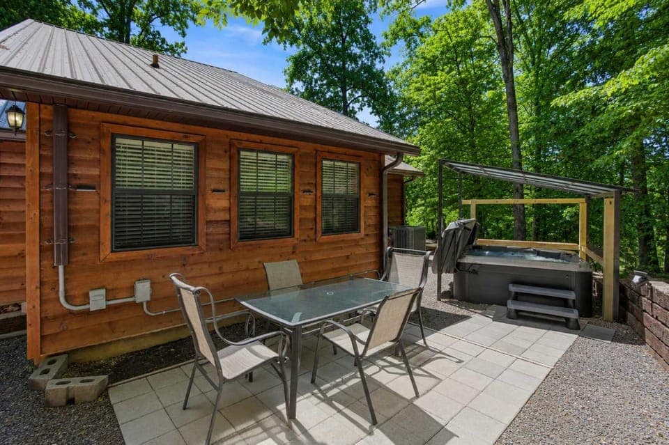 Tranquil Cabin Garage Games Boats Bikes Parking Cabin in Sevierville