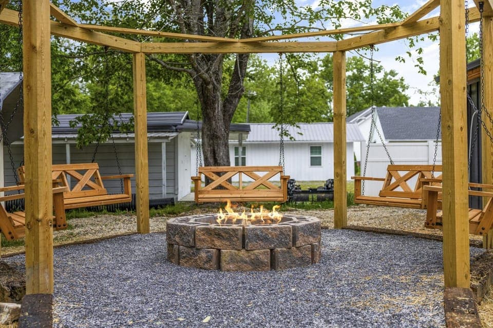 Movie Fanatic Home Sleep 28 Hot Tub Theater Games House in Pigeon Forge
