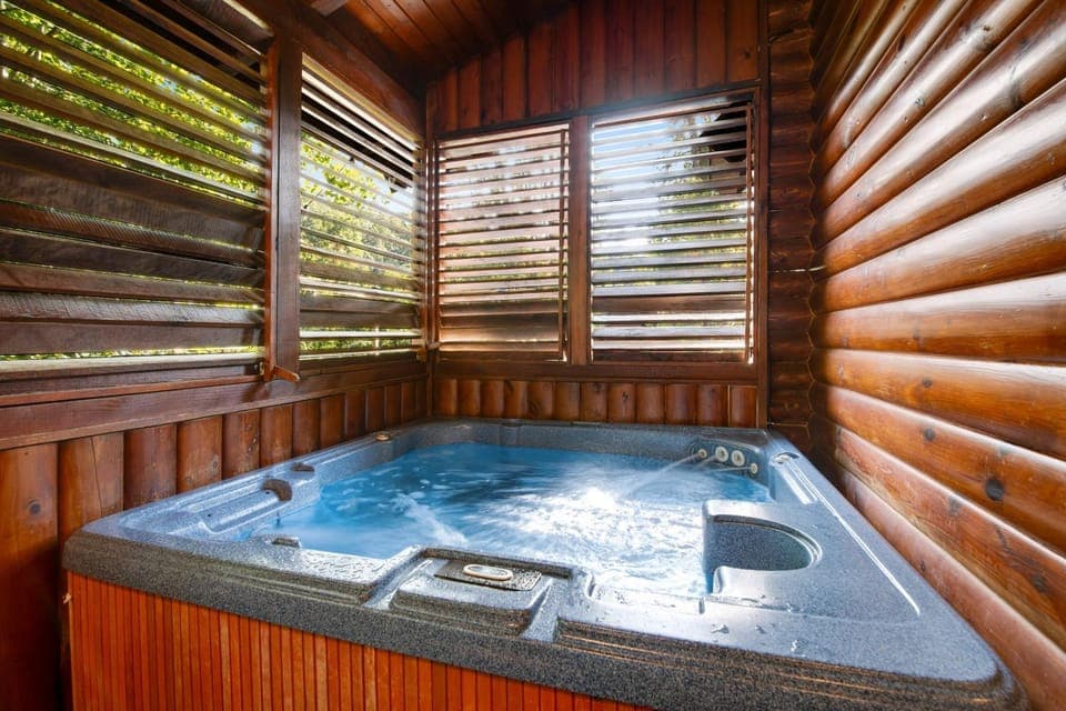 Forested Hideaway Sleeps 14 Hot Tub Pool Access House in Pigeon Forge