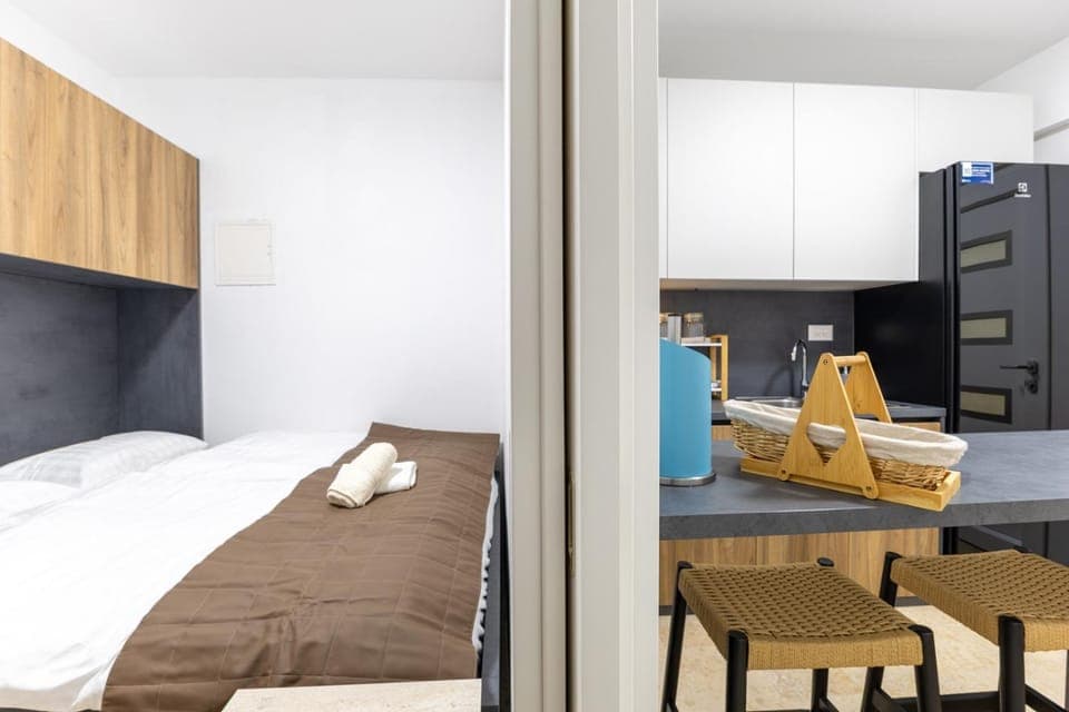 Kitchen or kitchenette, Bedroom