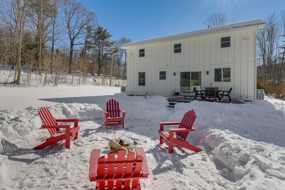 Bradford Group Getaway! Cabin w/ Deck & Fire Pit Cabin in Newbury
