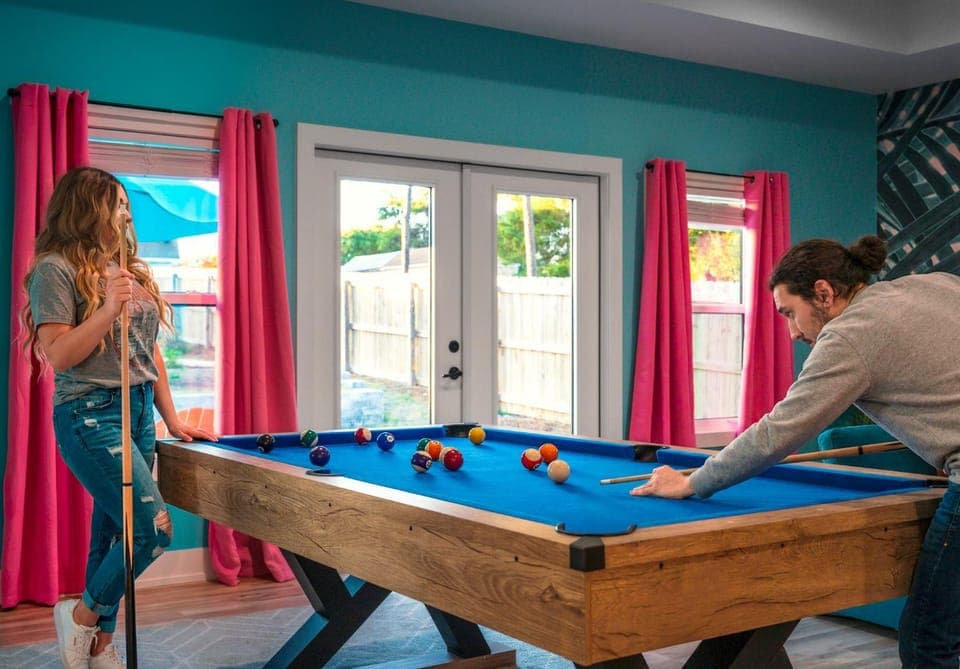 Pickleball - Mini-Golf - Fire Pit - Playground House in Sunnyside