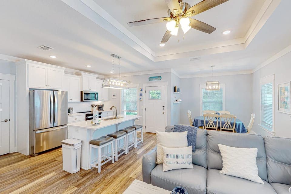 Newly built dog-friendly home with spacious backyard & private W&D House in Laguna Beach