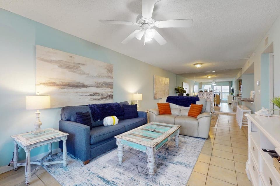 Updated first-floor open airy condo with great views - close to dining House in Okaloosa Island