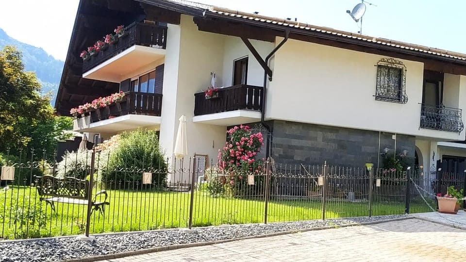 Property building, Facade/entrance, Garden