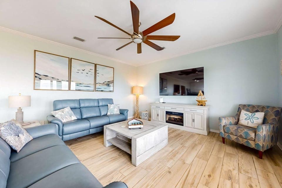 Dog-friendly waterfront home with Gulf views & private beach lagoon access House in Dauphin Island