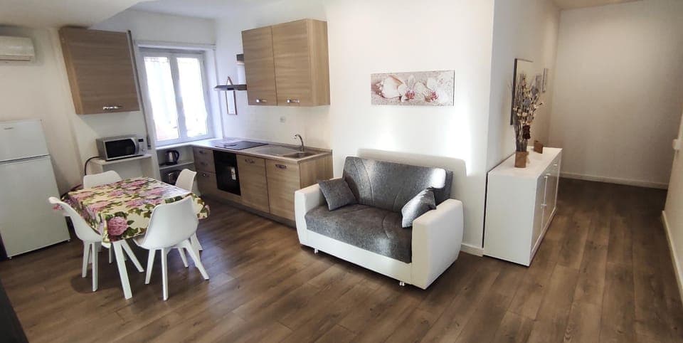 Kitchen or kitchenette, Photo of the whole room, Dining area, microwave, air conditioner