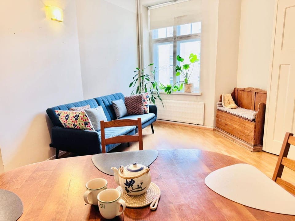 Coffee/tea facilities, Living room, Food and drinks, Food, Drinks