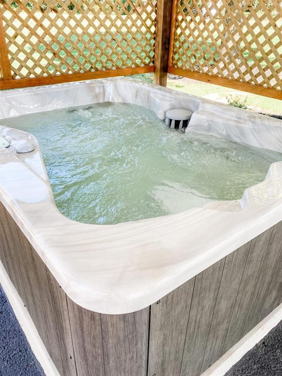 The Baker Farmhouse Hot Tub Fast WiFi Hiking nearby Country House in Luray