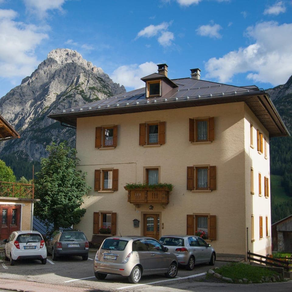 Facade/entrance, Mountain view