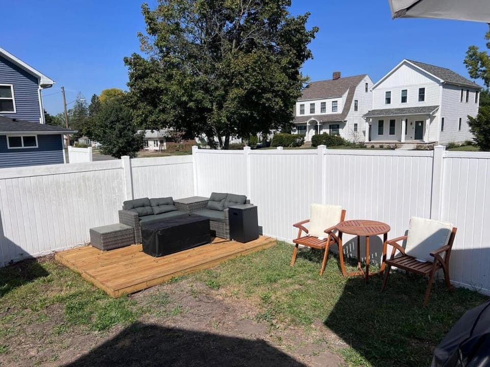 Luxury Notre Dame Home w/ Hot Tub, Fire Pit & Game Day Location House in South Bend