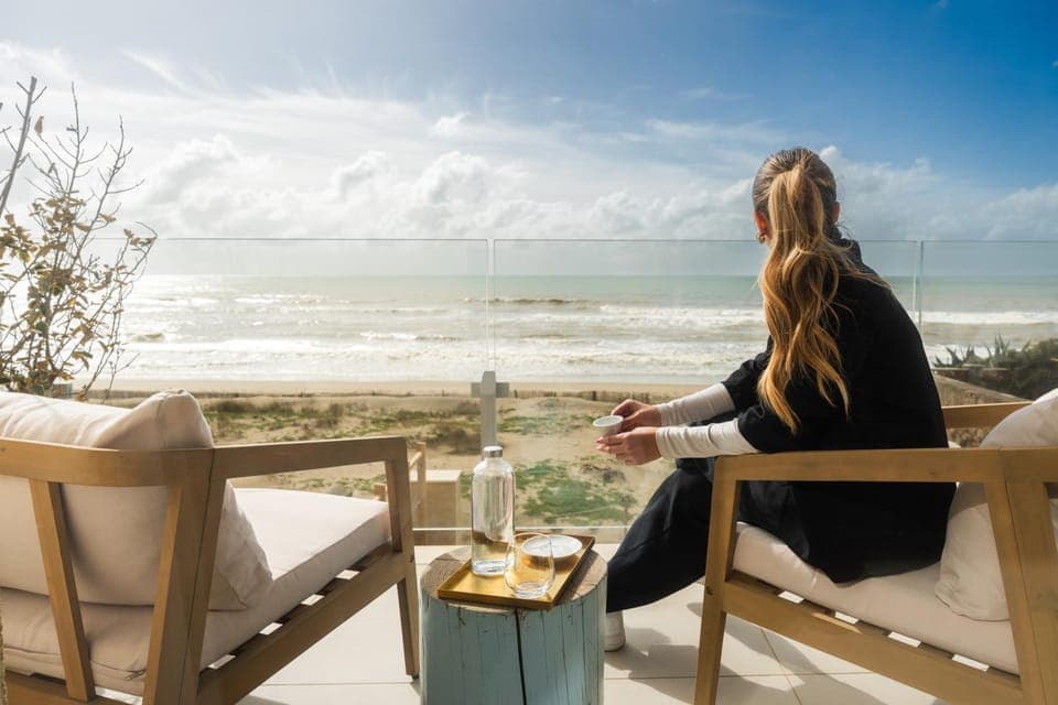 Day, Natural landscape, View (from property/room), Balcony/Terrace, Seating area, Beach, group of guests