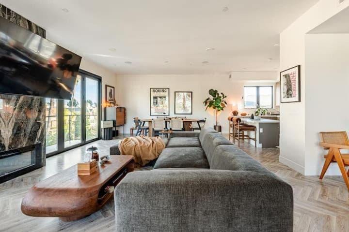Beverly Hills Private Residence with Rooftop Jacuzzi Apartment in West Hollywood