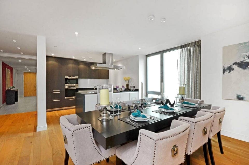 Kitchen or kitchenette, Dining area, stove