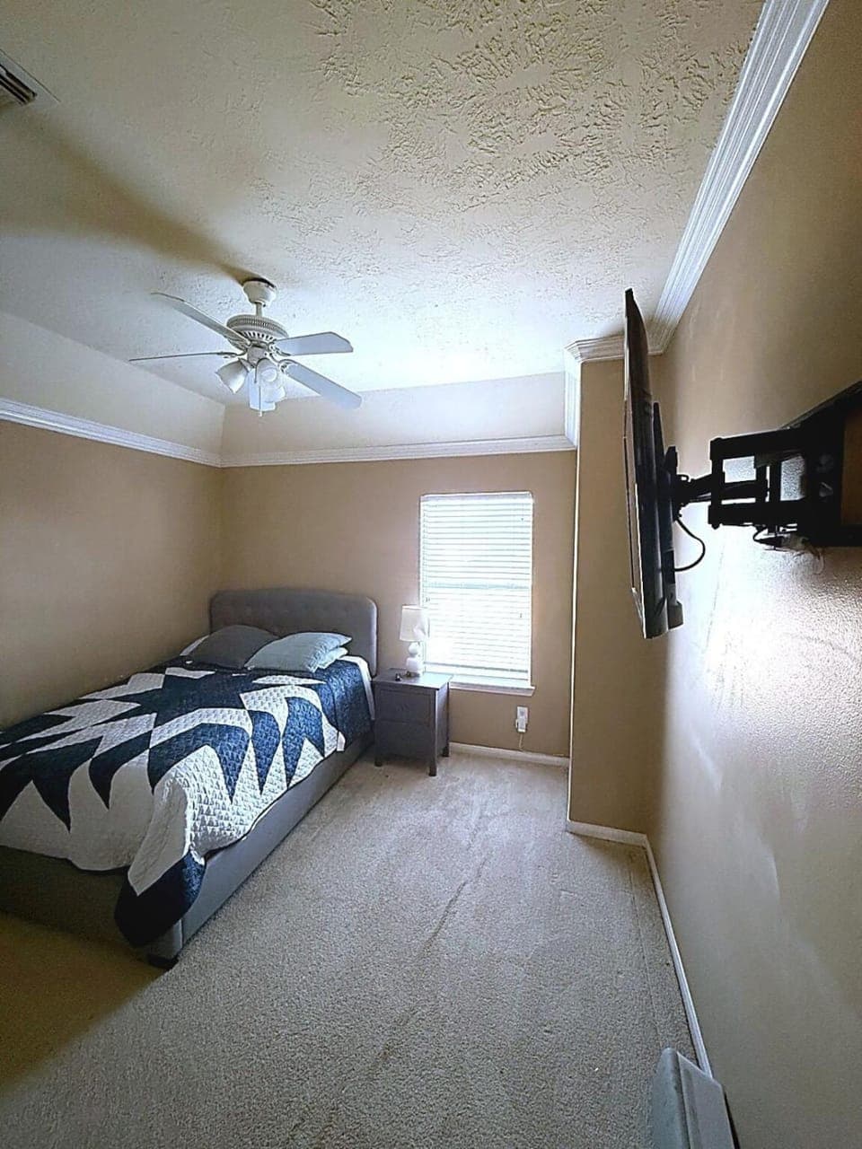 The Perfect Getaway Close to Downtown, NRG Villa in Pearland