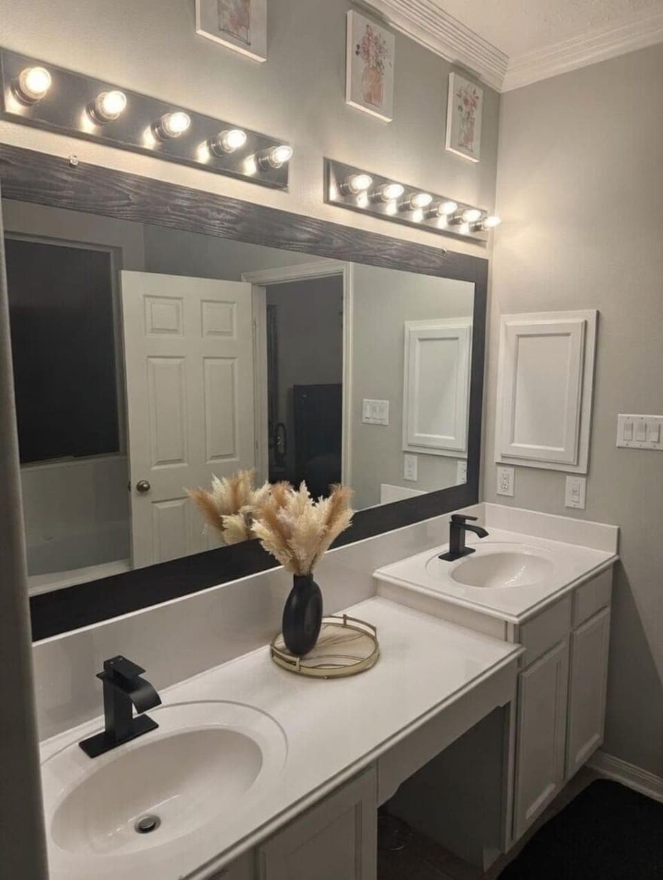 The Perfect Getaway Close to Downtown, NRG Villa in Pearland