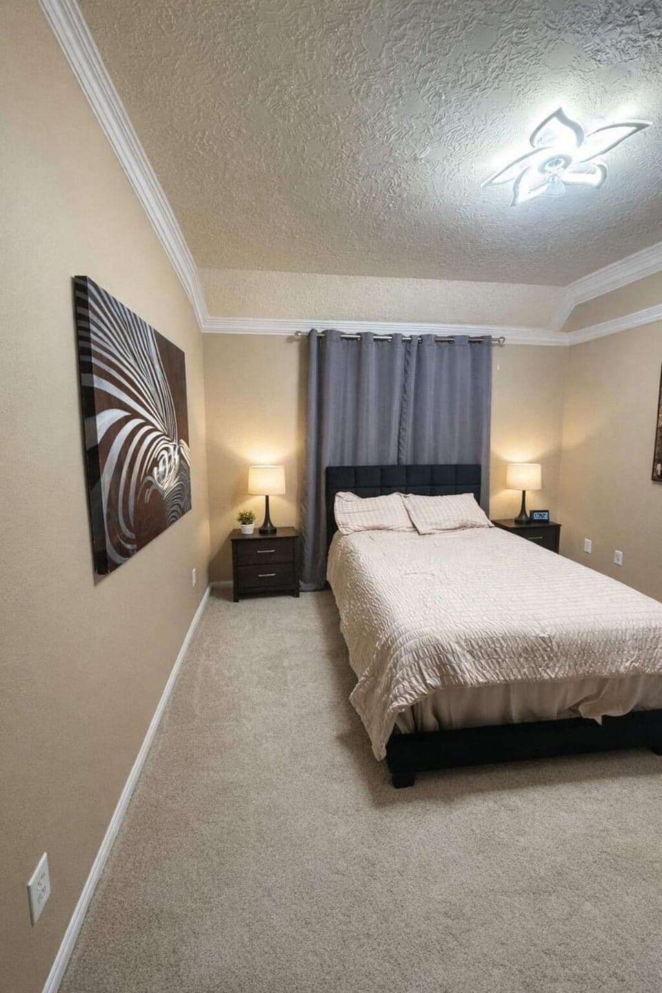 The Perfect Getaway Close to Downtown, NRG Villa in Pearland