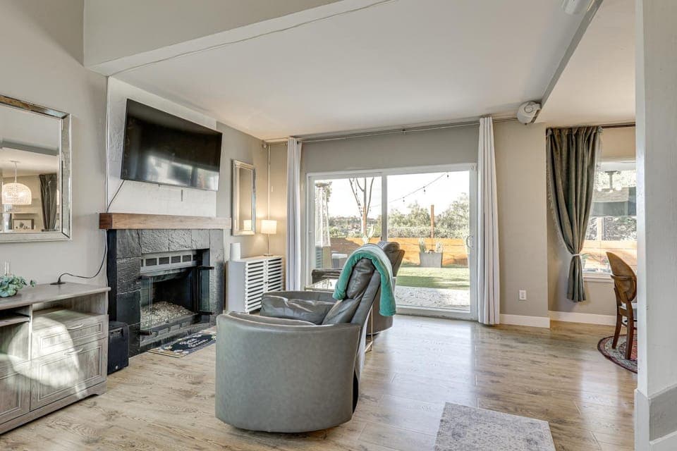 Modern Oceanside Living! Family Home w/ Workspace House in Vista