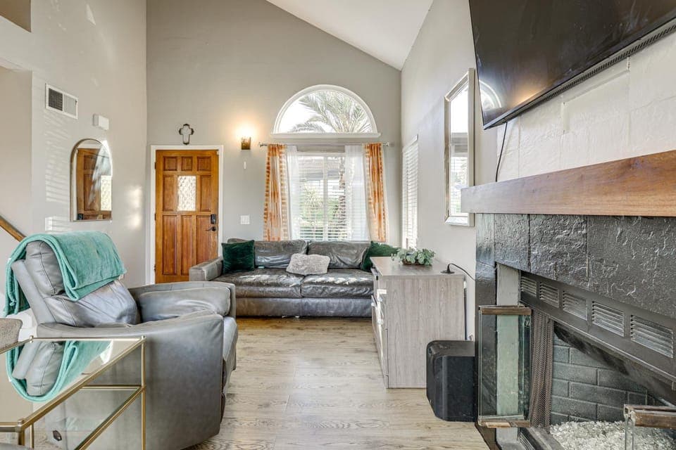 Modern Oceanside Living! Family Home w/ Workspace House in Vista