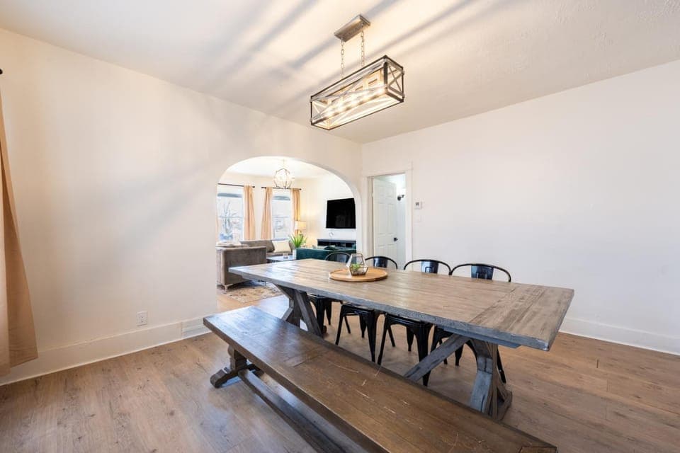 Modern 3BR Detroit Home Near Downtown House in Tecumseh