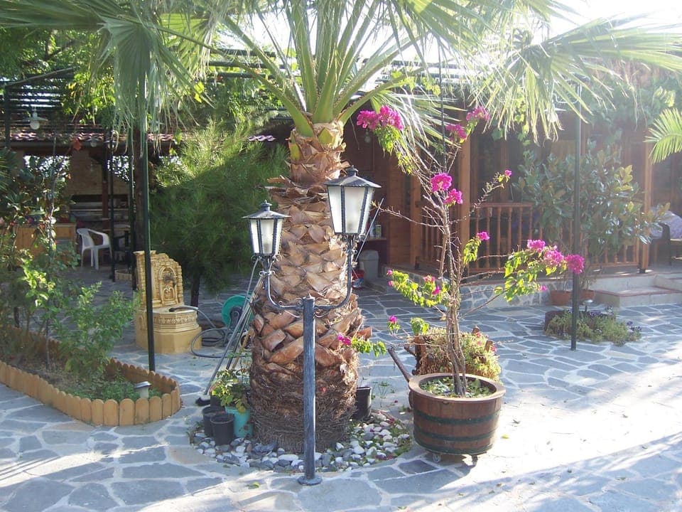 Facade/entrance, Garden