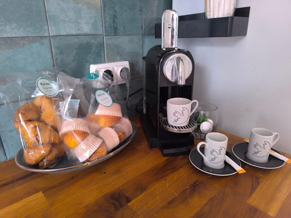 Coffee/tea facilities, Breakfast, Continental breakfast