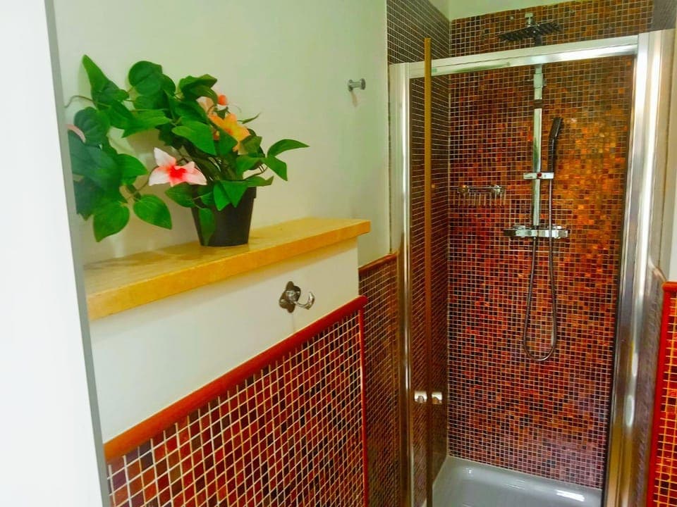 Shower, Bathroom, hair dryier, towels