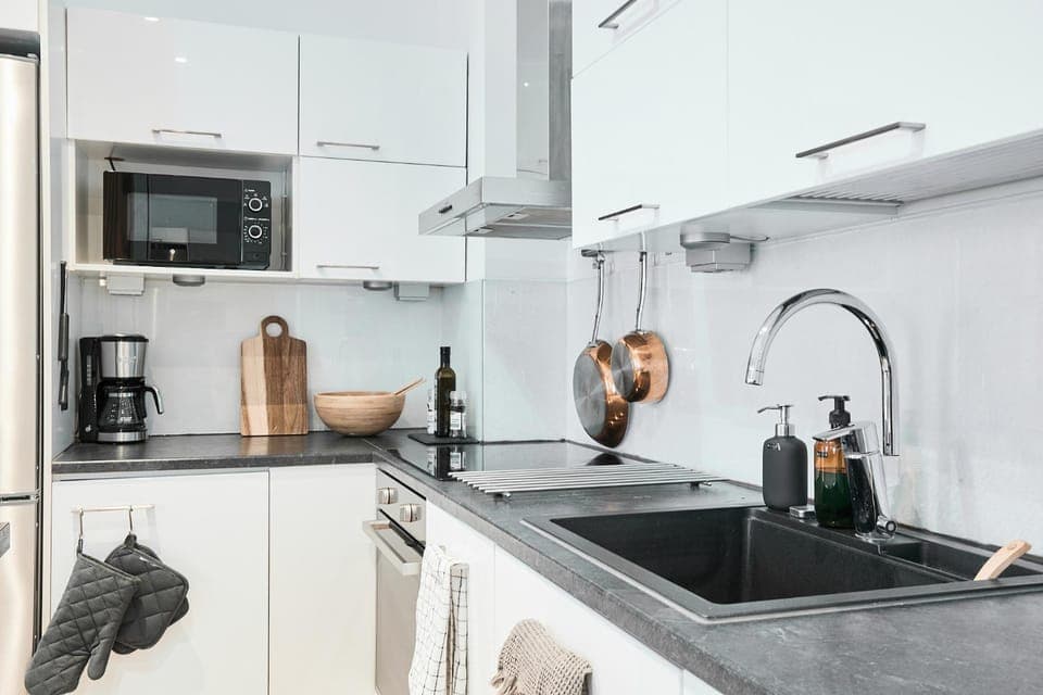 Coffee/tea facilities, Kitchen or kitchenette, oven, stove, kitchen