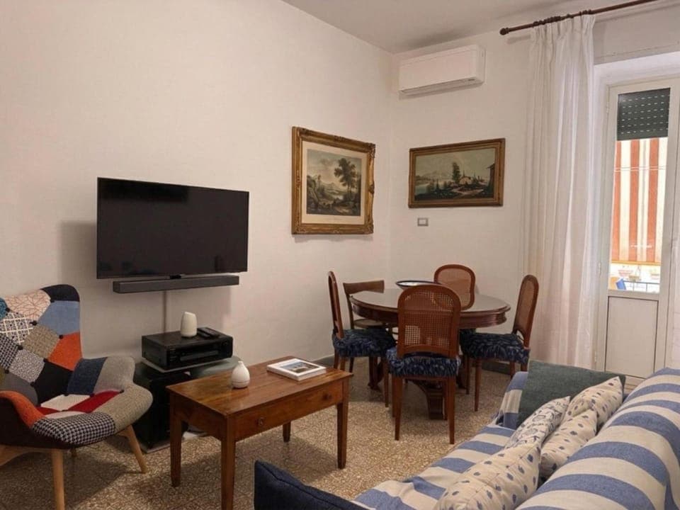 TV and multimedia, Seating area