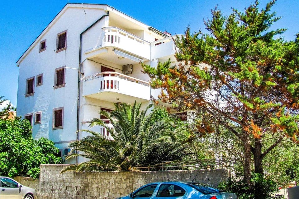 Property building, Facade/entrance