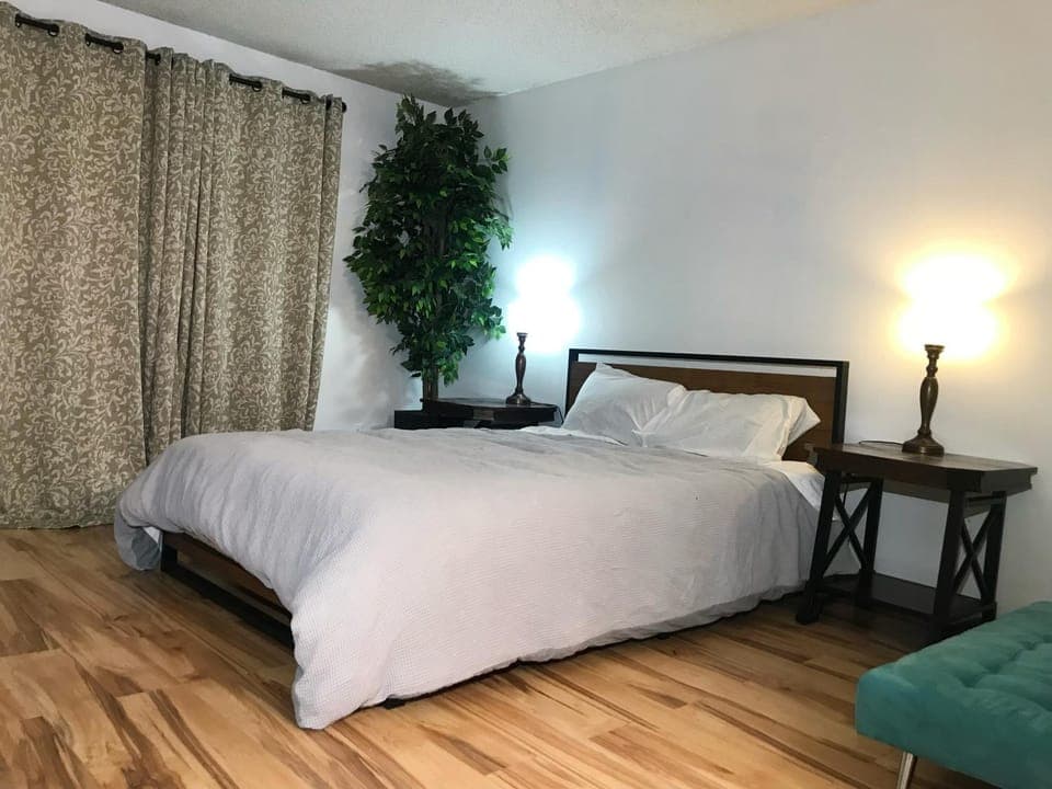 Bed, Photo of the whole room, Bedroom